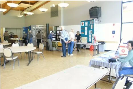 Michele Gerber and other exhibitors at the Richland Community Center Michele Gerber and other exhibitors at the Richland Community Center