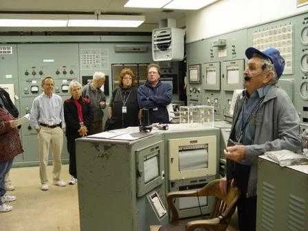 Larry Denton tells how to run a reactor in the ‘B’ control room Larry Denton tells how to run a reactor in the ‘B’ control room